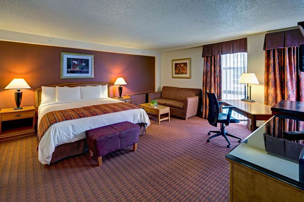 Doubletree By Hilton Milwaukee Downtown Hotel Room photo